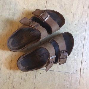 Tan Arizona Birkenstock’s w rose buckles
